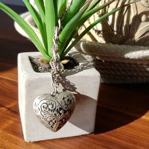 NWOT| Antique Heart Necklace